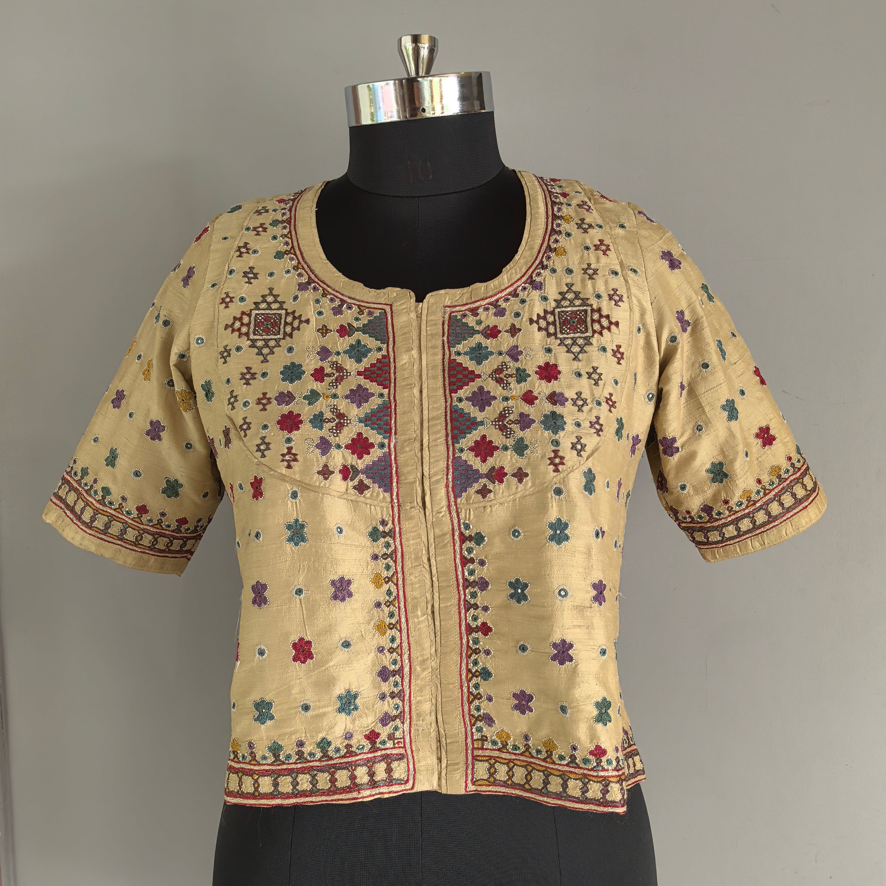 Cream Mutwa Hand Embroidered Kanchli